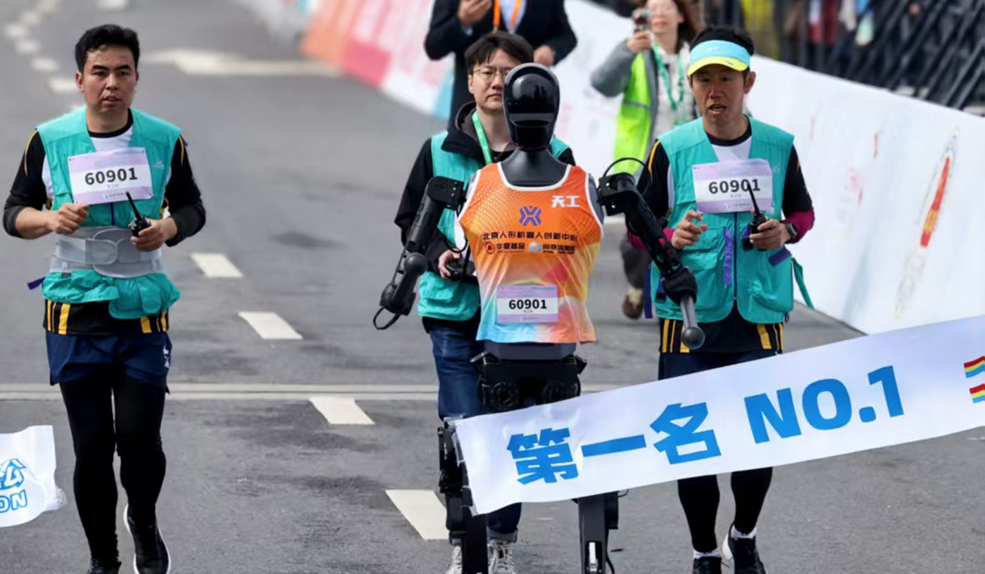 全球首个人形机器人半马冠军“天工Ultra”