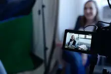 边开直播边做实验，单场卖出2200万，小红书有了00后“一姐”-全旗论坛